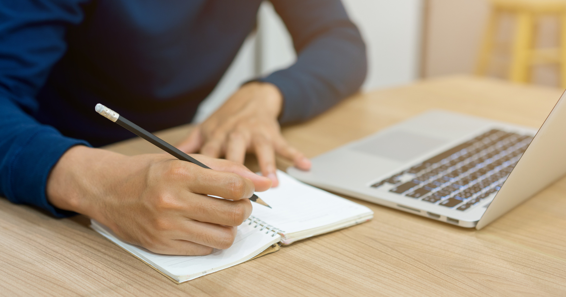 How to write an ad for a hotel?